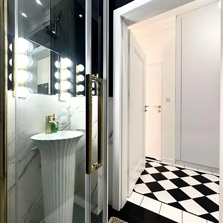 Swidnicka - 200m Main Square - Self Check-in 20h *