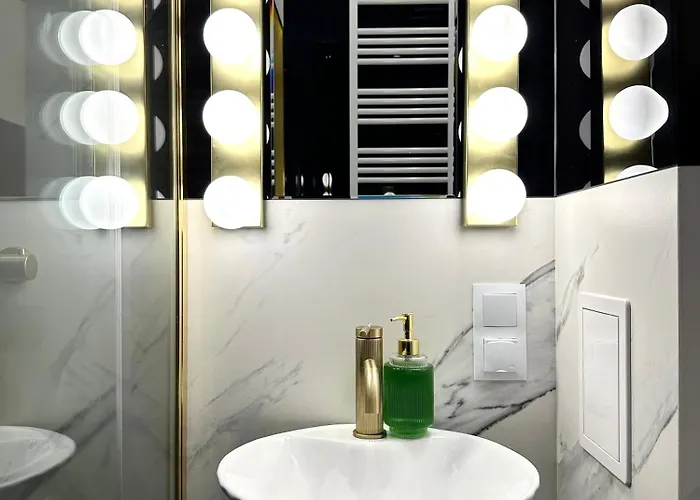 Apartment Swidnicka - 200m Main Square - Self Check-in 20h