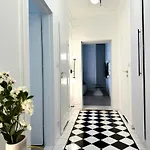 Apartment Swidnicka - 200m Main Square - Self Check-in 20h Wroclaw