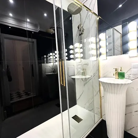 Swidnicka - 200m Main Square - Self Check-in 20h